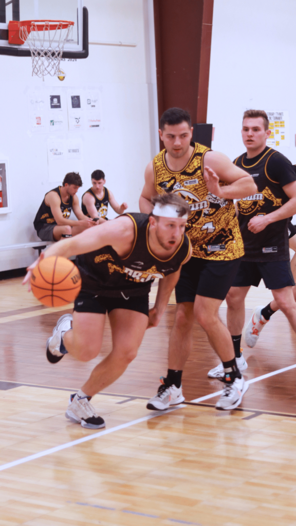 Dribbling basketball with pressure in Dunk Ball Basketball League